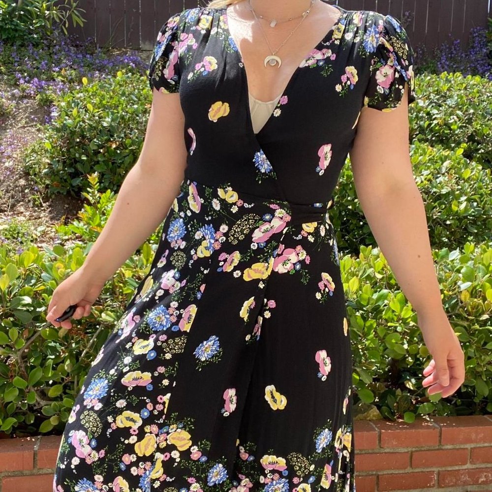 FREE PEOPLE beautiful black floral v neck